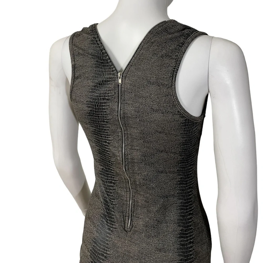 Animal Print Sleeveless Zipper back Grey Dress
New - Picture 7 of 7